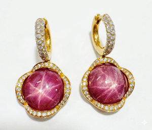 עגילי זהב 18K עם אבני Ruby Star ויהלומים – עיצוב יוקרתי ונדיר