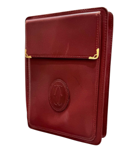 CARTIER תיק קלאץ' וינטג' של Cartier, מדגם Must de Cartier, עשוי עור בגוון יין אדום עמוק
